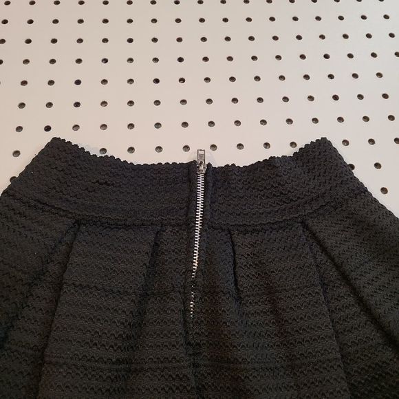 MIM Skirt, Size M - Picture 4 of 8
